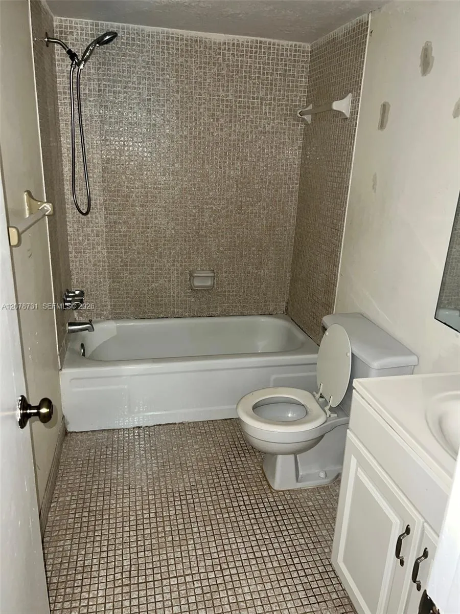 2017 NW 46th Ave #A408 Lauderhill, FL 33313