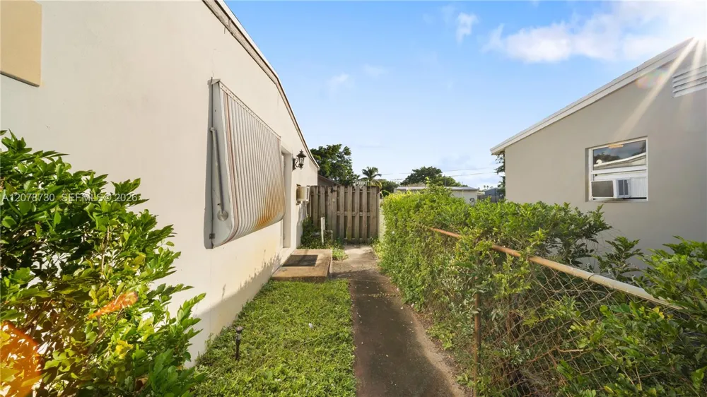 1038 NW 11th Ct Fort Lauderdale, FL 33311