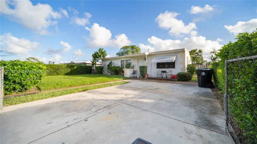 1038 NW 11th Ct Fort Lauderdale, FL 33311
