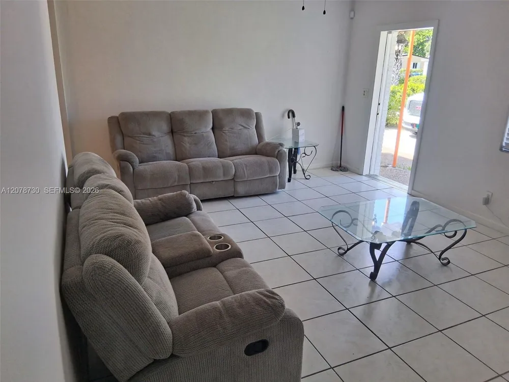 1038 NW 11th Ct Fort Lauderdale, FL 33311