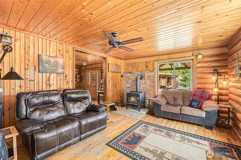 49 Lilly Creek Road Republic, WA 99166