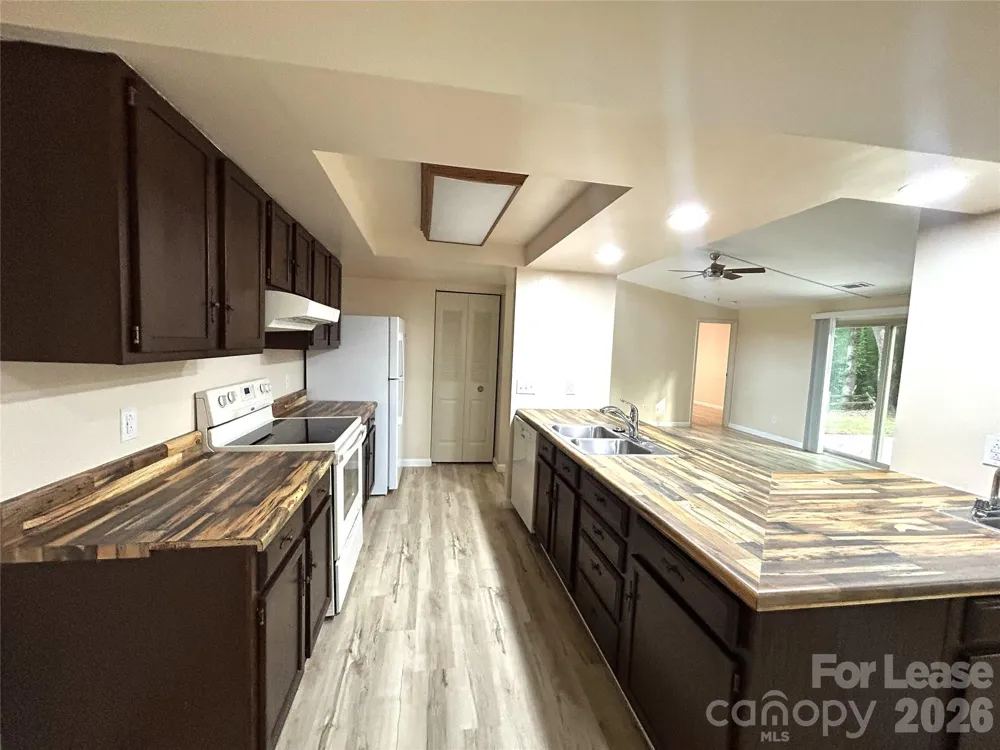 1725 Van Dyke Drive Charlotte, NC 28213