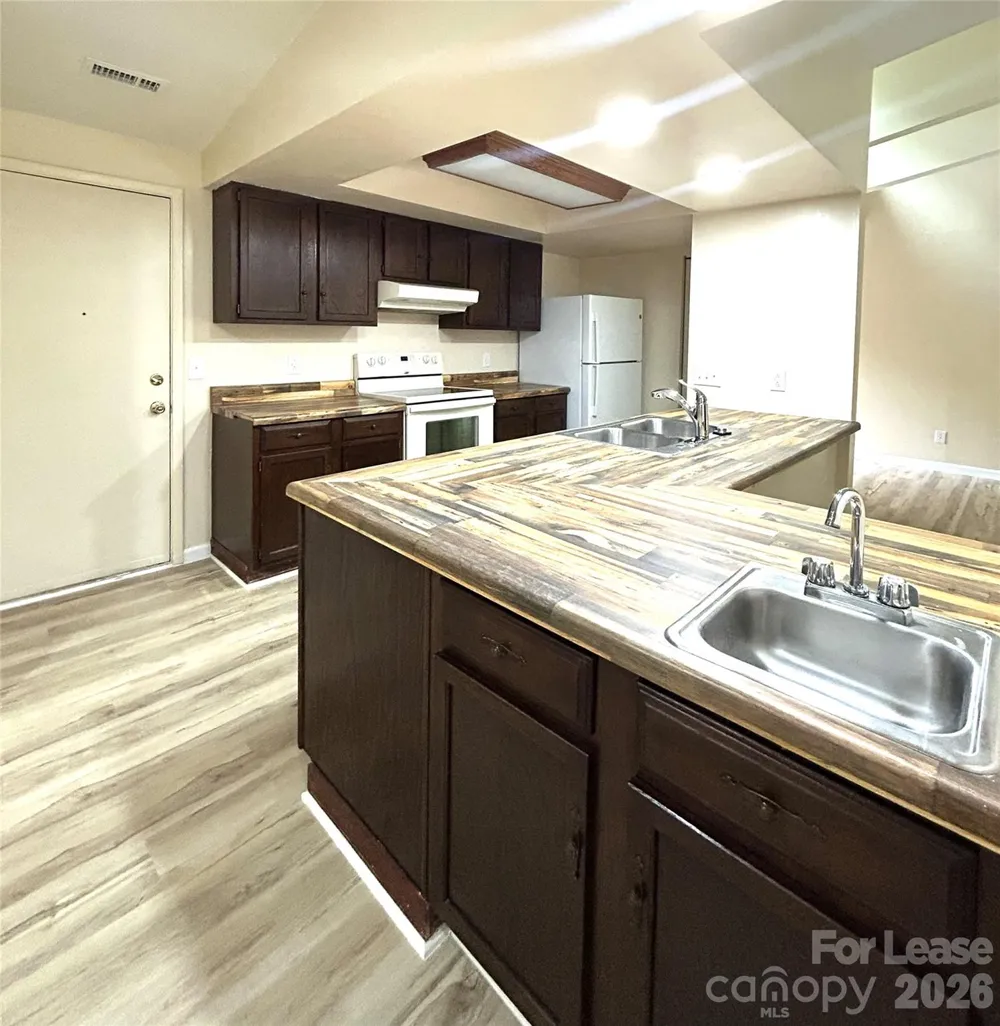 1725 Van Dyke Drive Charlotte, NC 28213