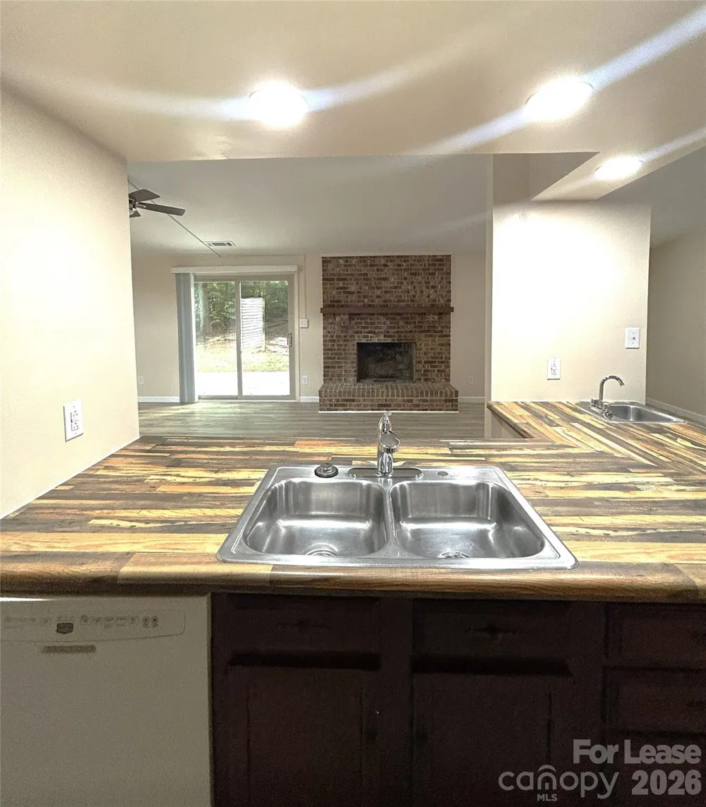 1725 Van Dyke Drive Charlotte, NC 28213