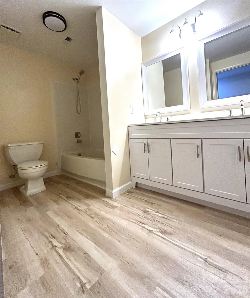 1725 Van Dyke Drive Charlotte, NC 28213