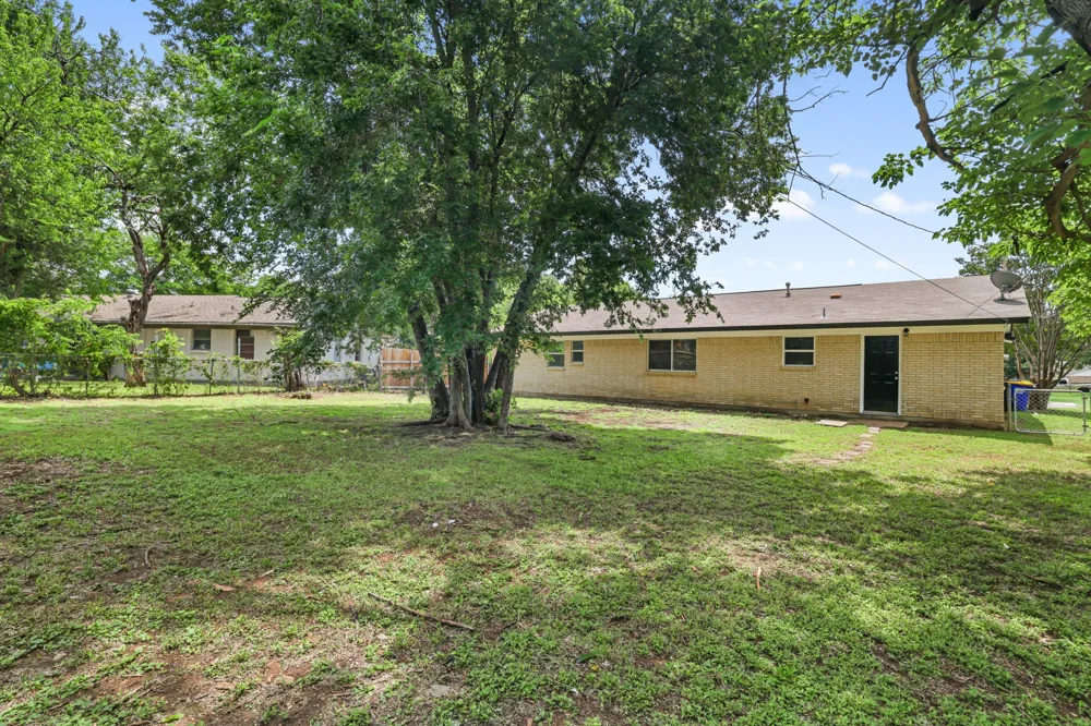 6441 Carousel Drive Watauga, TX 76148