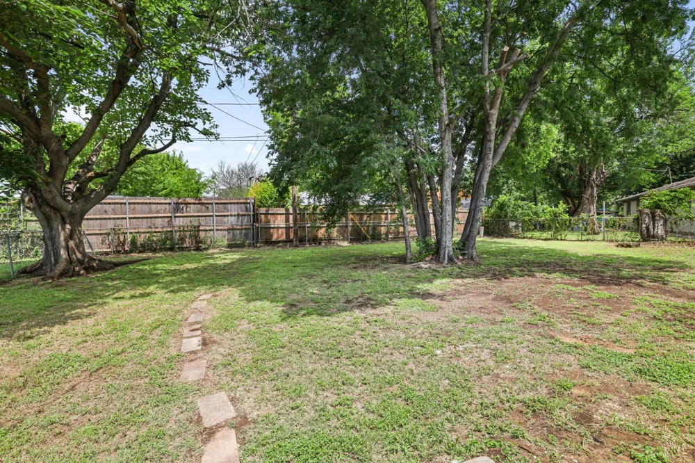 6441 Carousel Drive Watauga, TX 76148