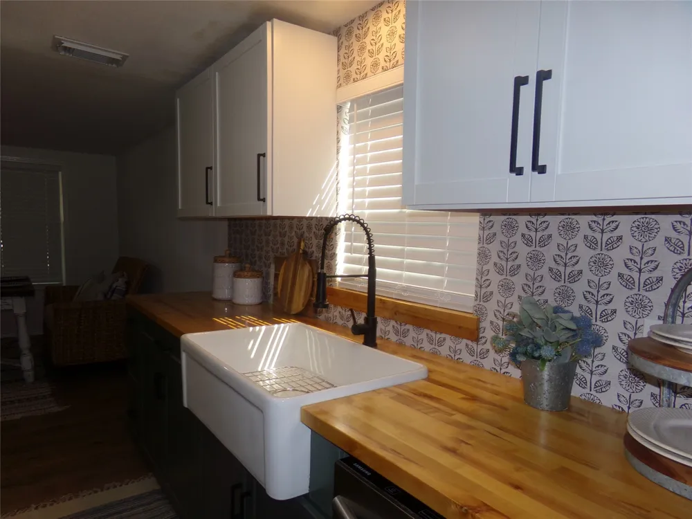 1533 W 6th Street Corsicana, TX 75110