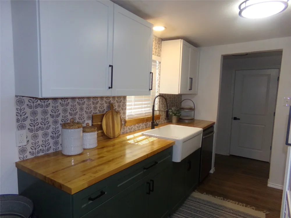 1533 W 6th Street Corsicana, TX 75110