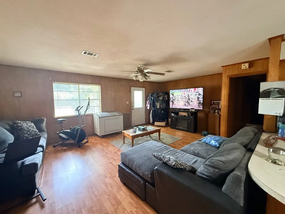 1195 US Highway 96 Pineland, TX 75968