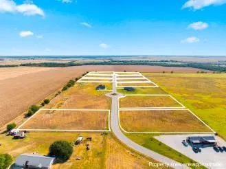 103 PR 711 Lott, TX 76656