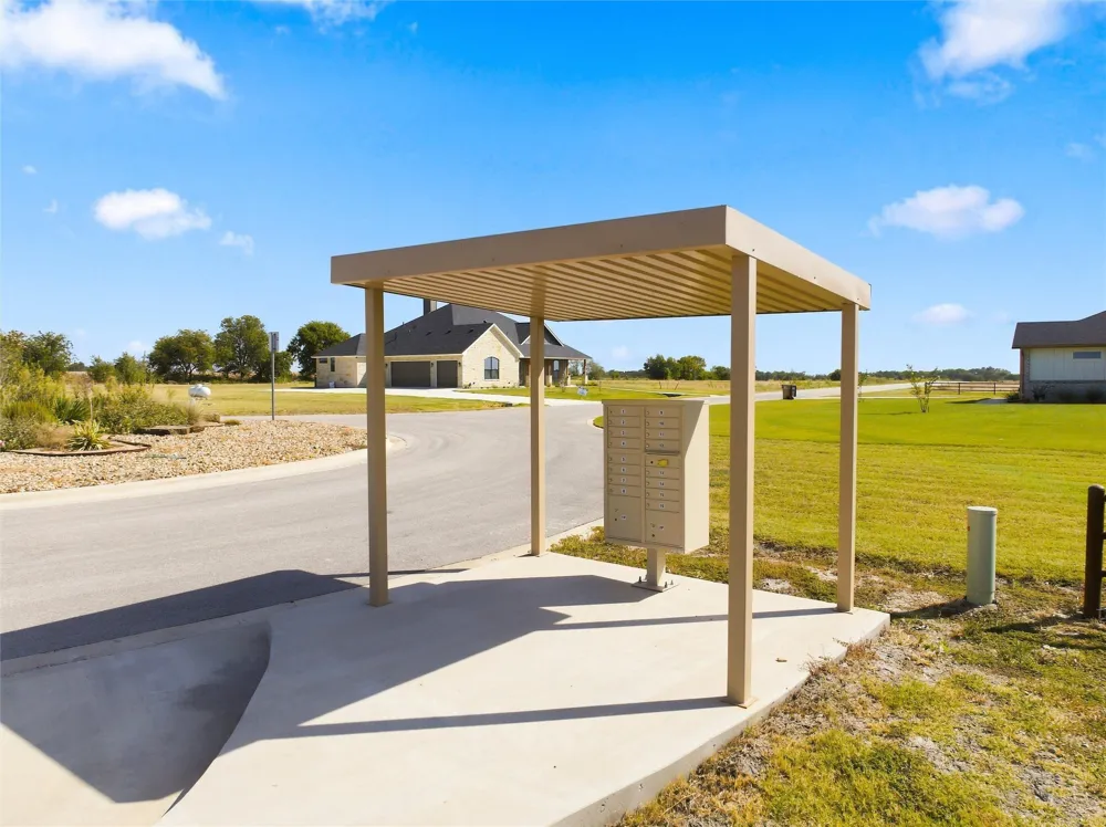 103 PR 711 Lott, TX 76656