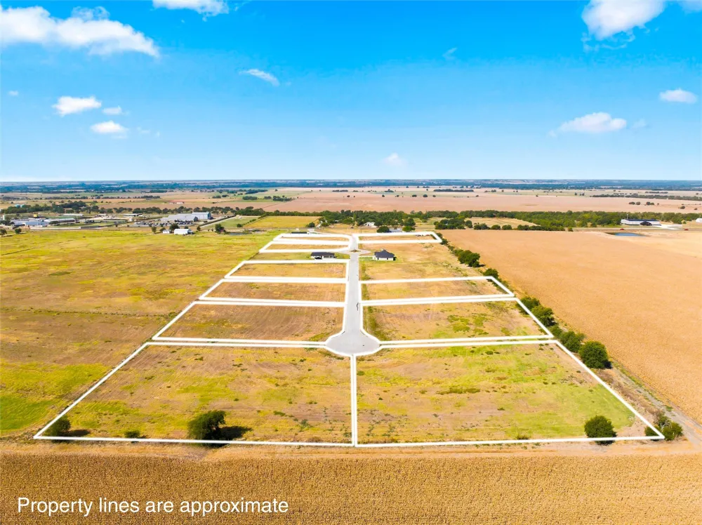 103 PR 711 Lott, TX 76656