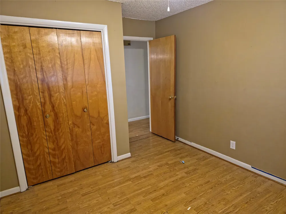 906 W 13th Street Quanah, TX 79252
