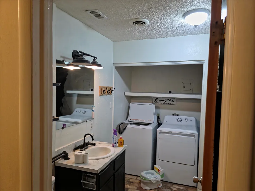 906 W 13th Street Quanah, TX 79252