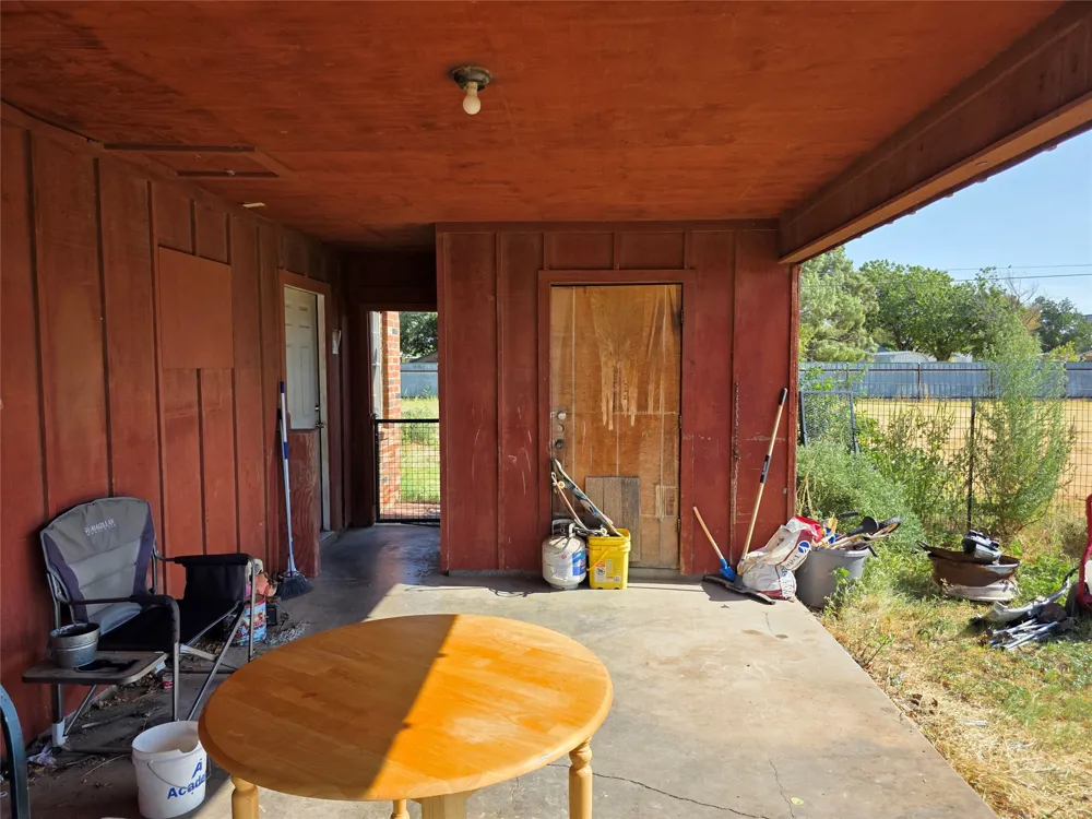906 W 13th Street Quanah, TX 79252