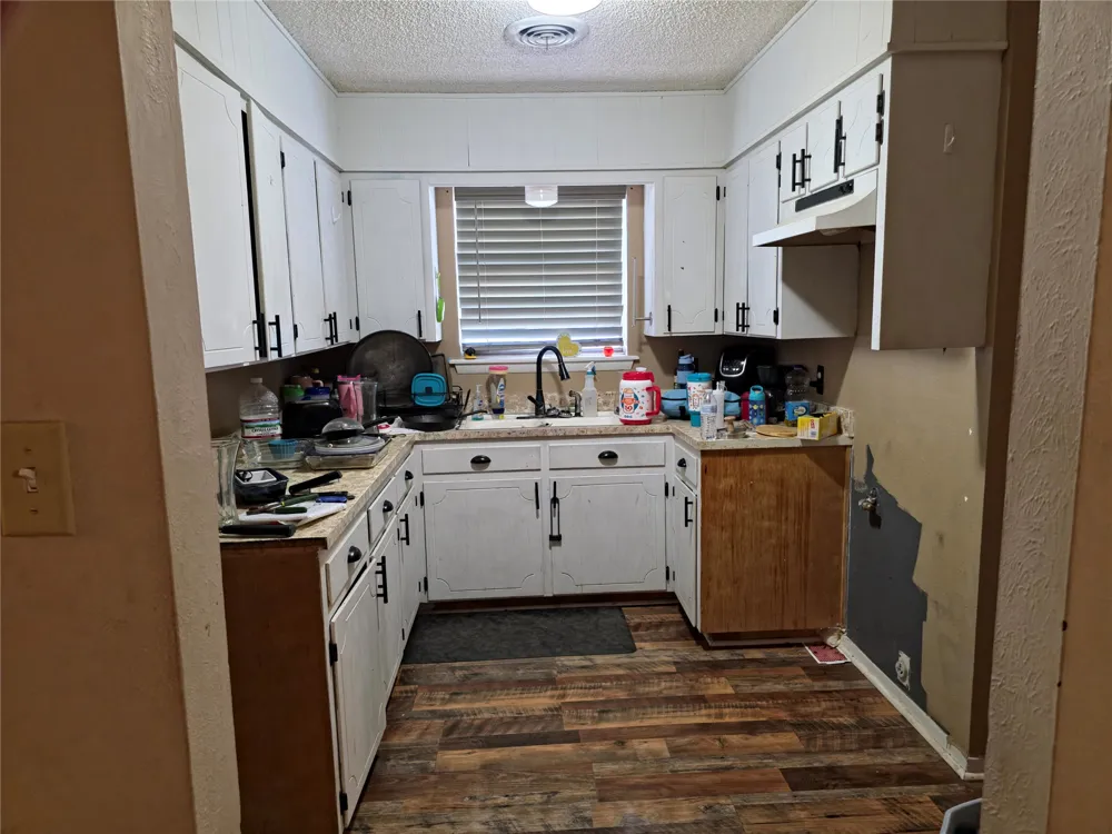906 W 13th Street Quanah, TX 79252