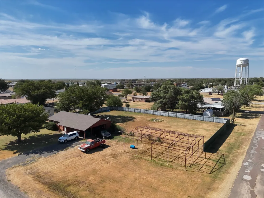 906 W 13th Street Quanah, TX 79252