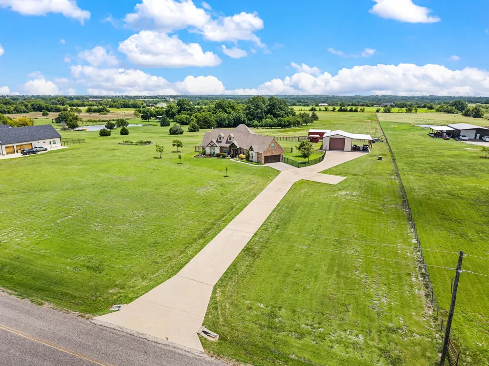 2424 County Road 613 Farmersville, TX 75442
