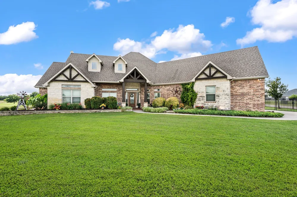 2424 County Road 613 Farmersville, TX 75442