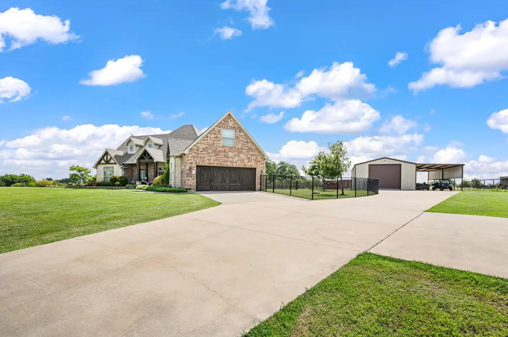 2424 County Road 613 Farmersville, TX 75442