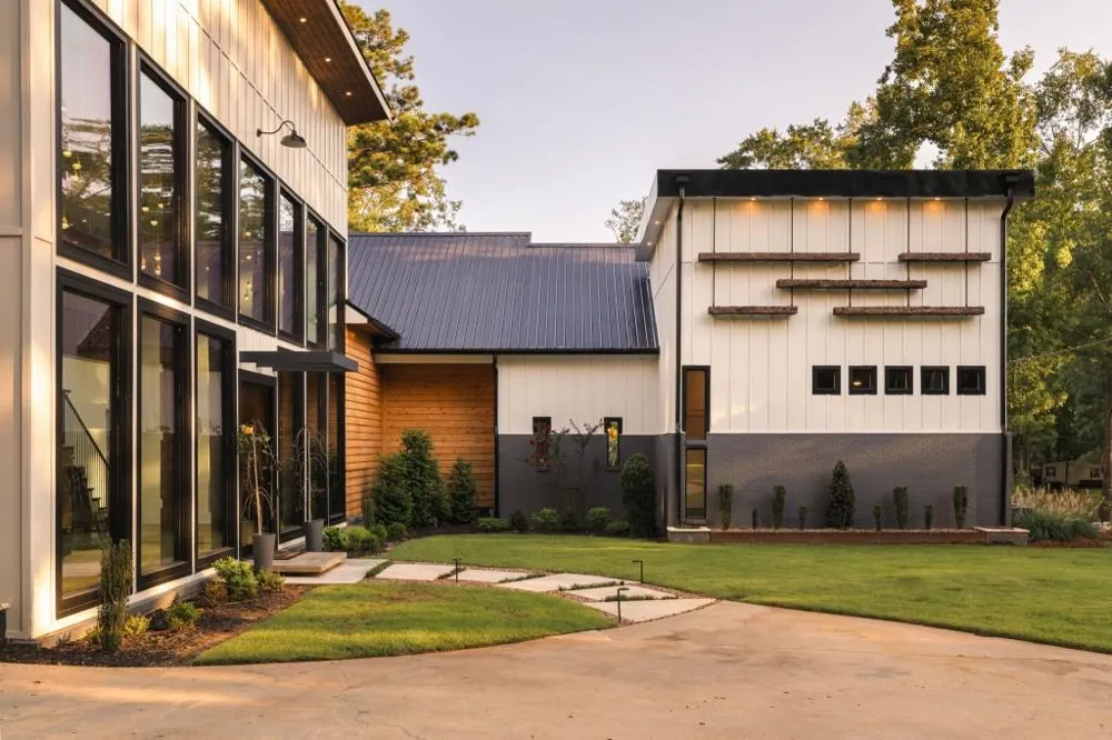 298 W River Bend Drive Eatonton, GA 31024