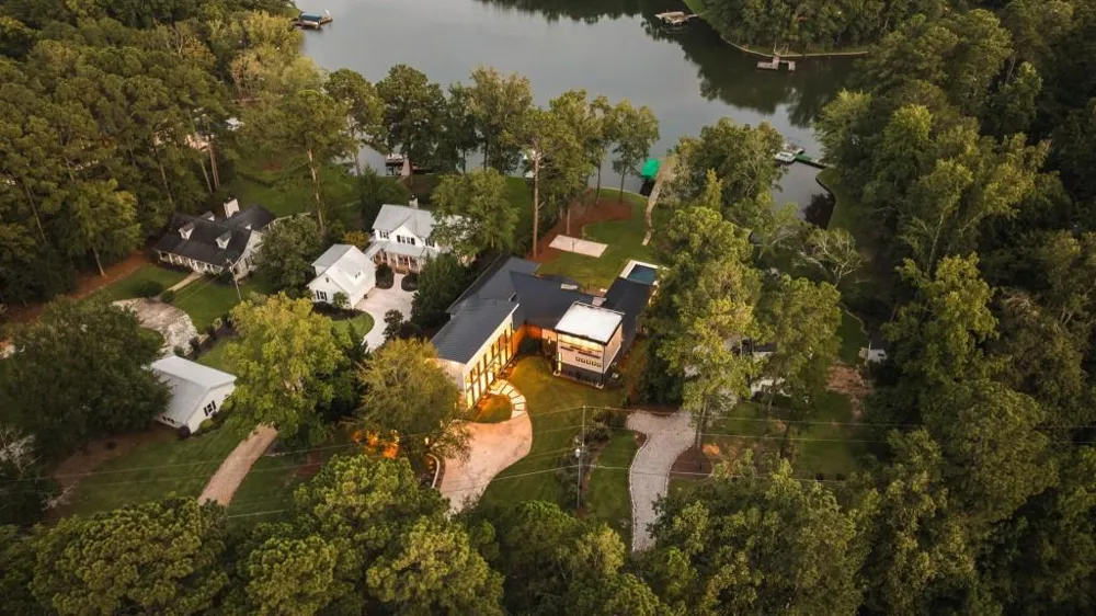 298 W River Bend Drive Eatonton, GA 31024