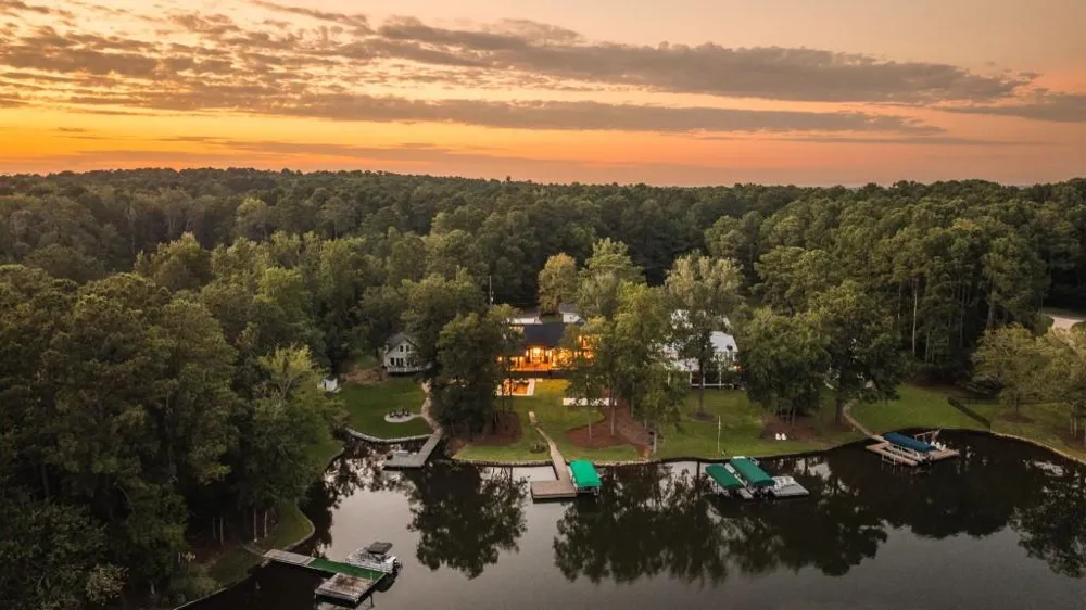 298 W River Bend Drive Eatonton, GA 31024
