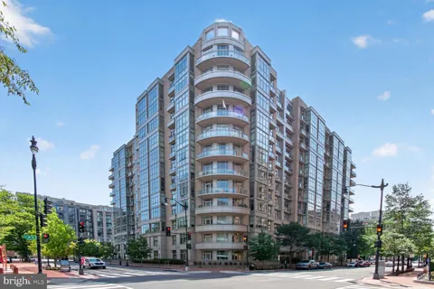 811 4TH STREET NW #114