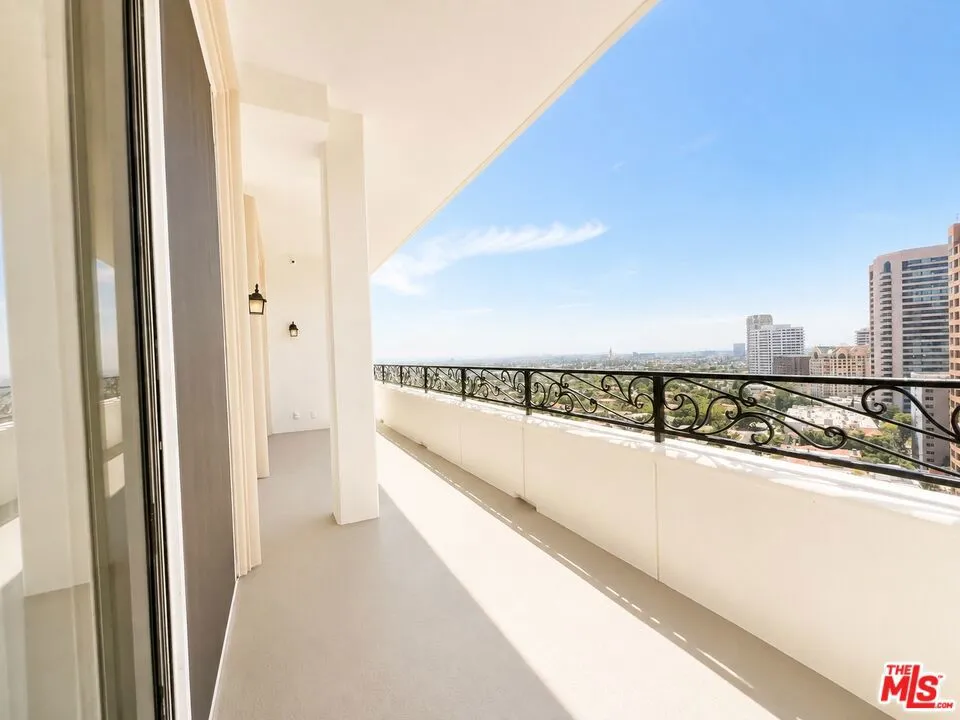 10390 WILSHIRE BOULEVARD #1804 Los Angeles, CA 90024