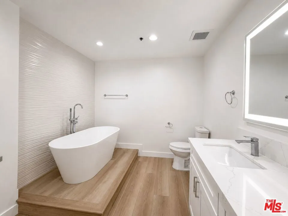 10390 WILSHIRE BOULEVARD #1804 Los Angeles, CA 90024