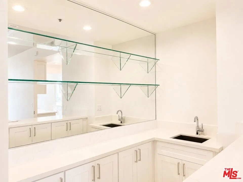 10390 WILSHIRE BOULEVARD #1804 Los Angeles, CA 90024