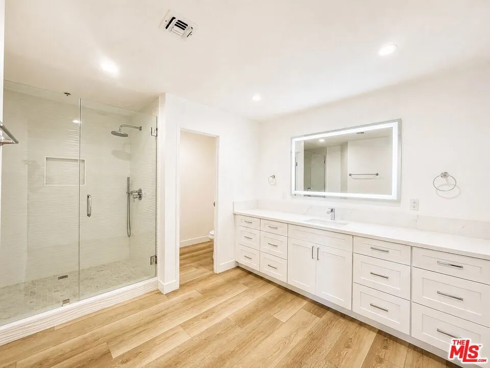 10390 WILSHIRE BOULEVARD #1804 Los Angeles, CA 90024