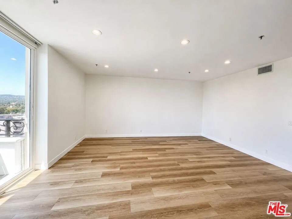 10390 WILSHIRE BOULEVARD #1804 Los Angeles, CA 90024