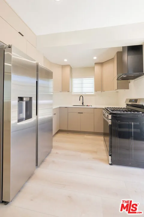 8437 Wakefield Avenue Panorama City, CA 91402
