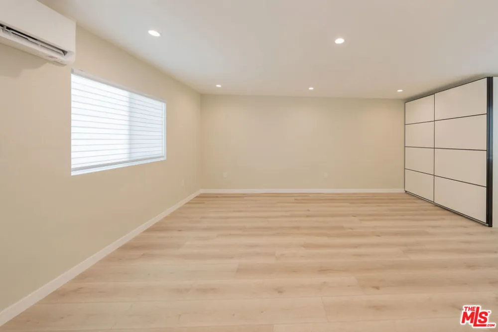 8437 Wakefield Avenue Panorama City, CA 91402