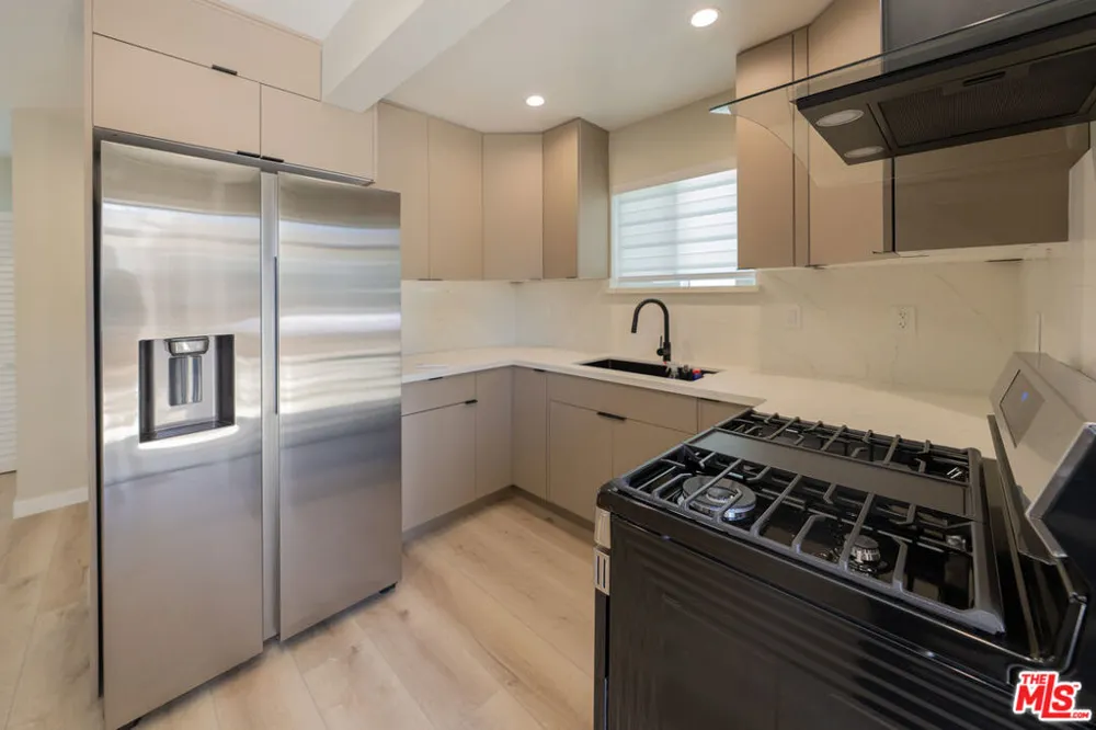 8437 Wakefield Avenue Panorama City, CA 91402
