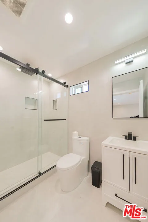 8437 Wakefield Avenue Panorama City, CA 91402