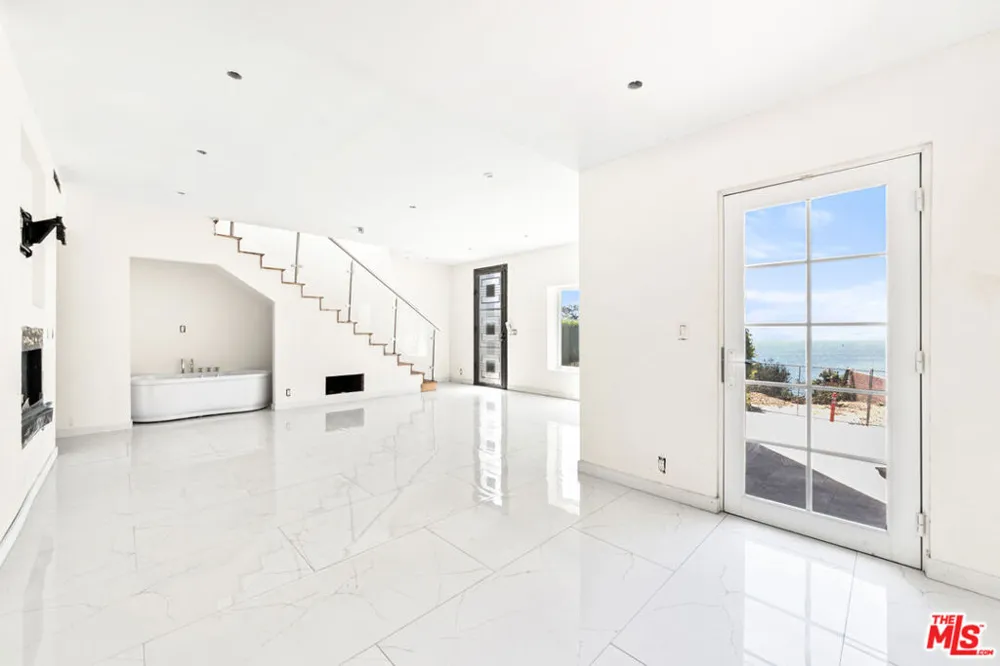 17725 Revello Drive Los Angeles, CA 90272