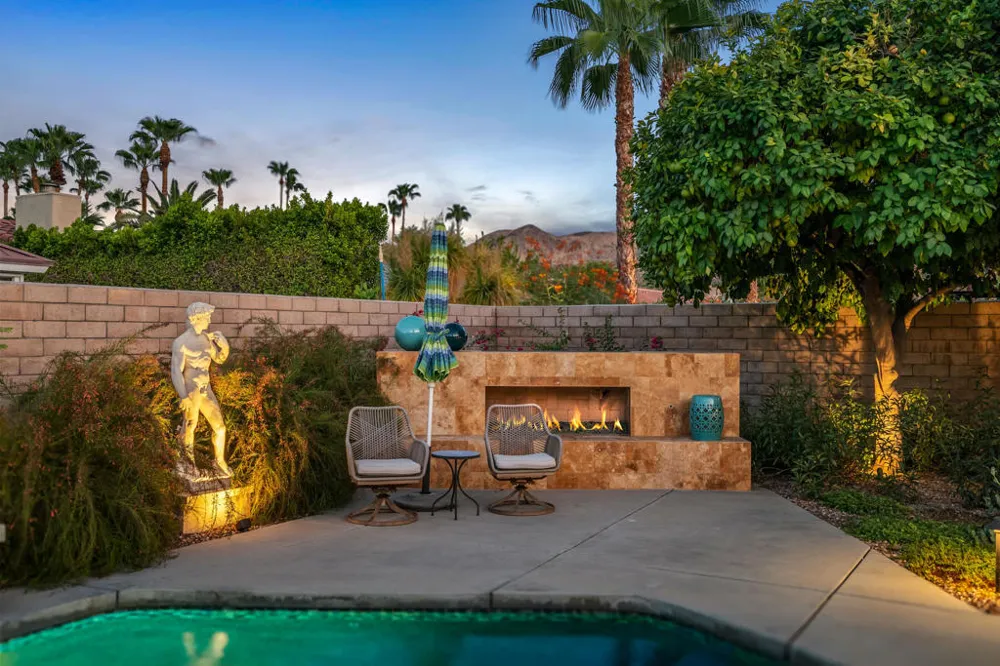 1444 S San Mateo Drive Palm Springs, CA 92264