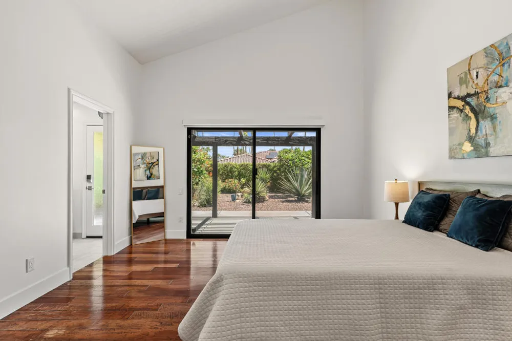 1444 S San Mateo Drive Palm Springs, CA 92264