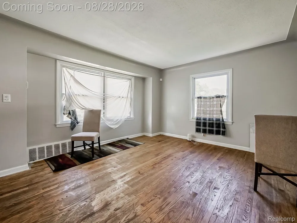 14725 Agnes Avenue Eastpointe City, MI 48021