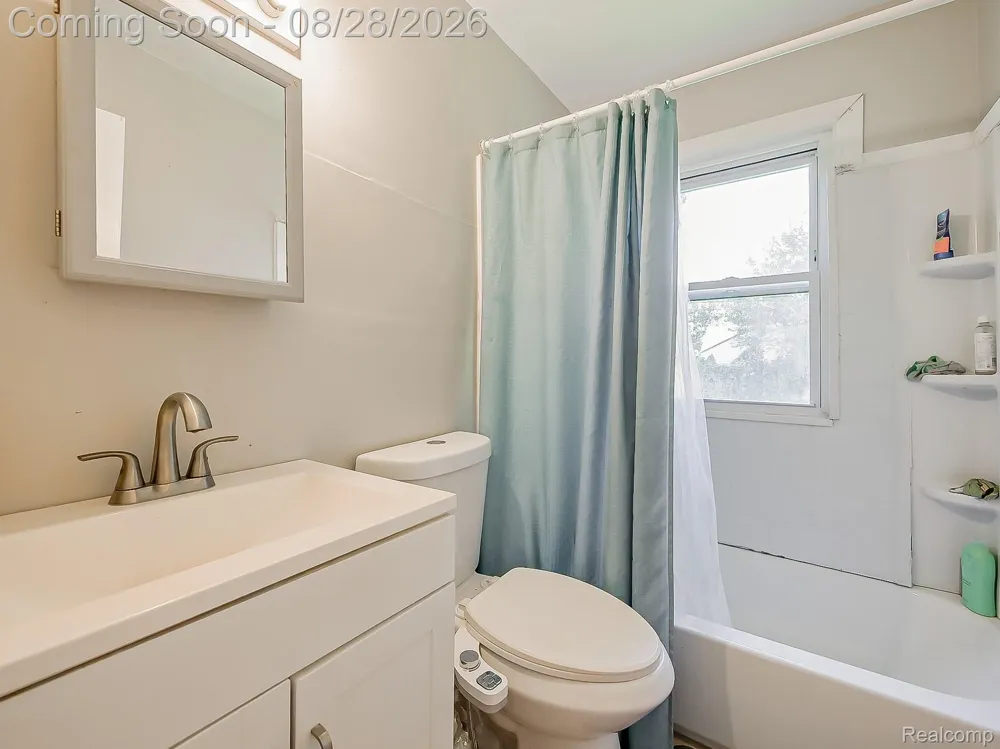 14725 Agnes Avenue Eastpointe City, MI 48021