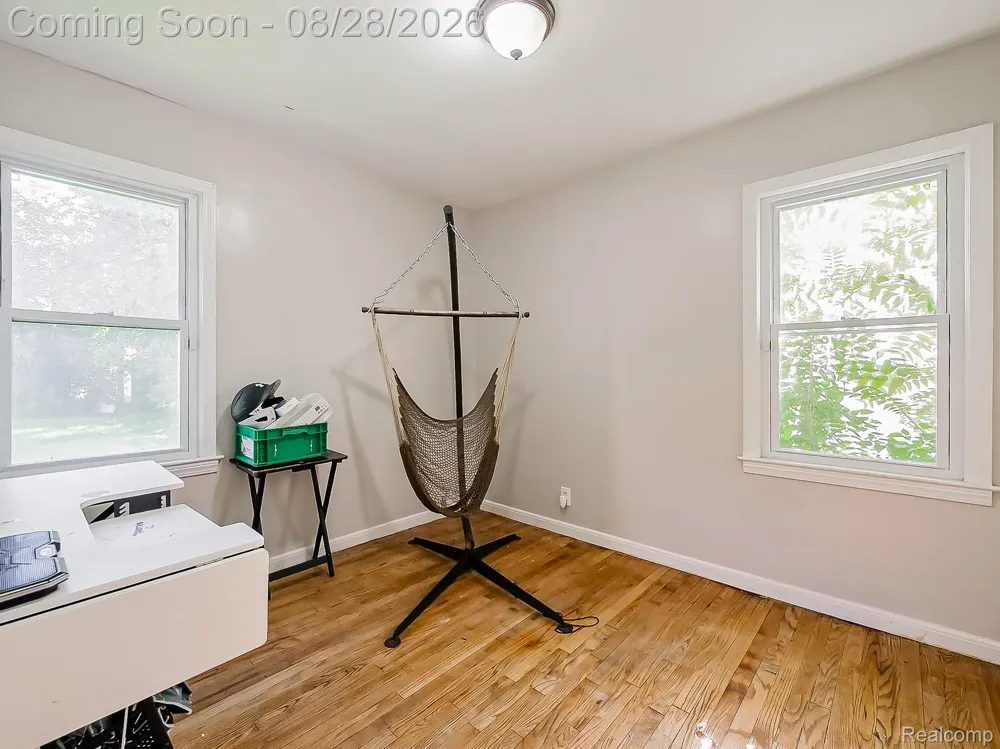 14725 Agnes Avenue Eastpointe City, MI 48021