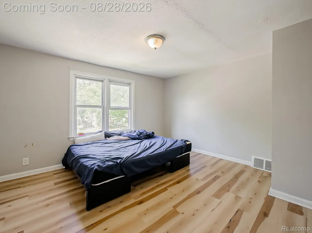 14725 Agnes Avenue Eastpointe City, MI 48021