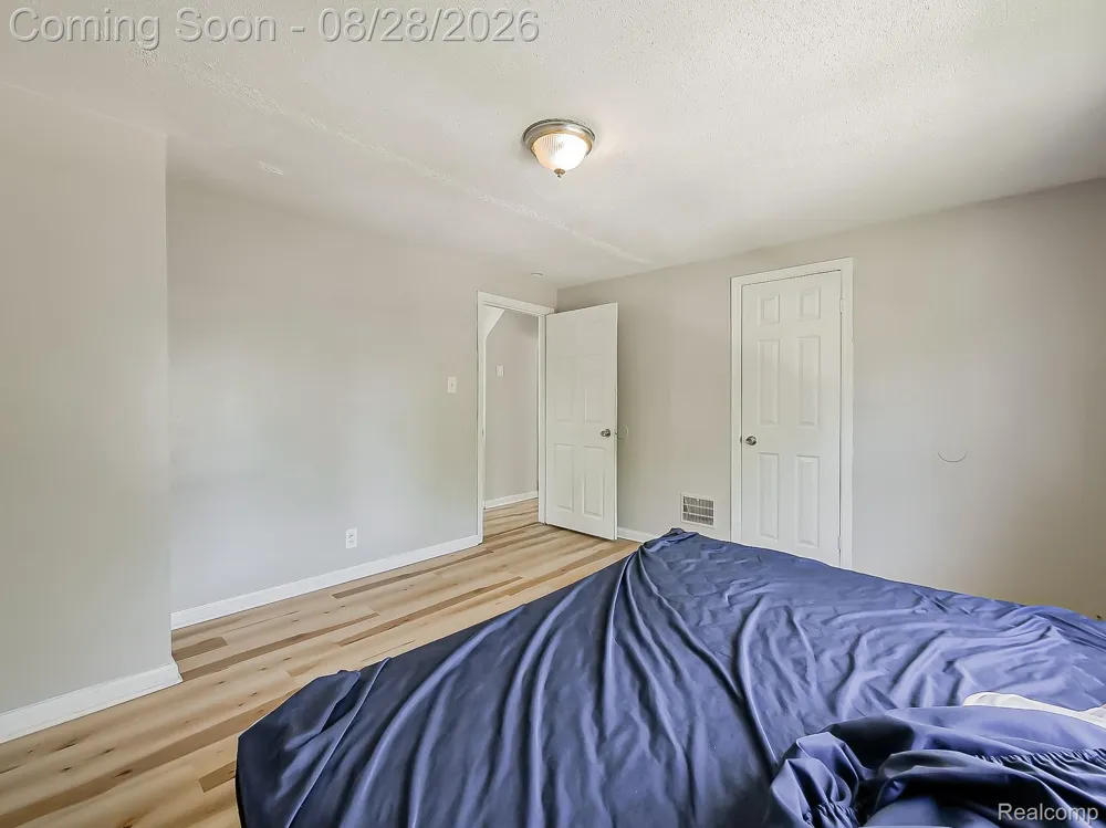 14725 Agnes Avenue Eastpointe City, MI 48021