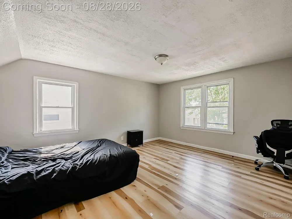 14725 Agnes Avenue Eastpointe City, MI 48021