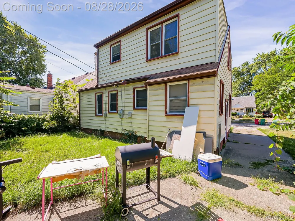 14725 Agnes Avenue Eastpointe City, MI 48021