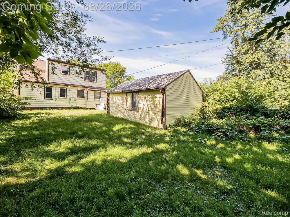 14725 Agnes Avenue Eastpointe City, MI 48021