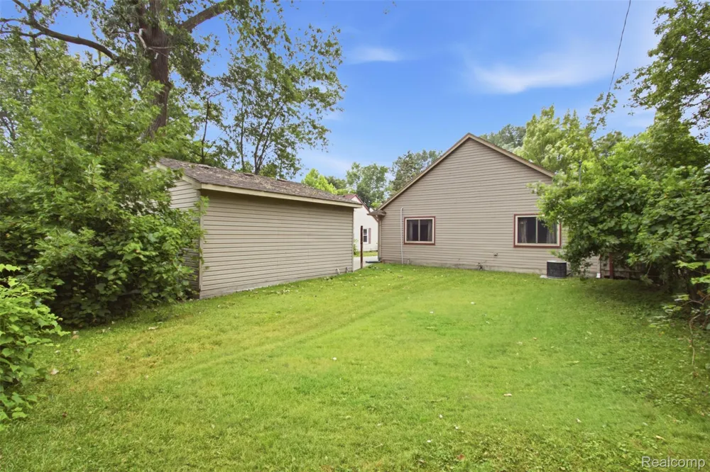 22141 Condon Street Oak Park City, MI 48237